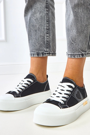 Zapatillas deportivas...