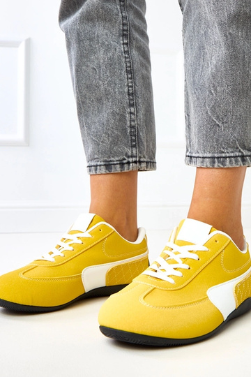 Zapatillas deportivas...