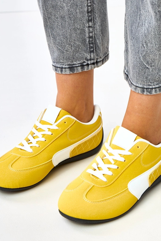 Zapatillas deportivas amarillas con... Zapatillas deportivas amarillas con...