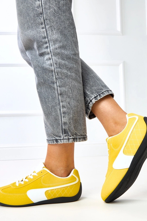 Zapatillas deportivas amarillas con... Zapatillas deportivas amarillas con...