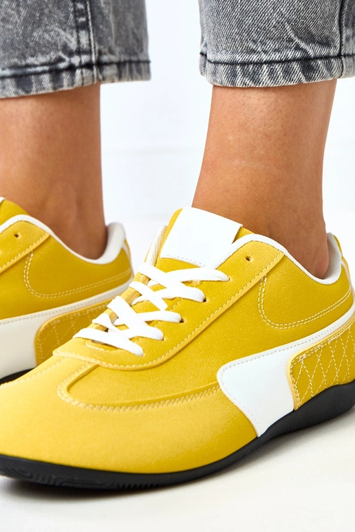 Zapatillas deportivas amarillas con... Zapatillas deportivas amarillas con...