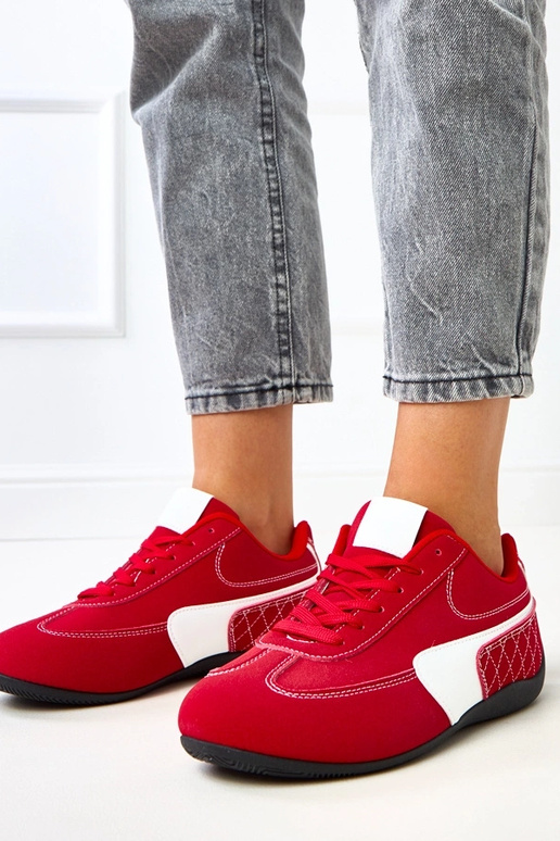 Zapatillas deportivas rojas con... Zapatillas deportivas rojas con...