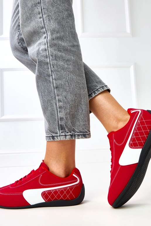 Zapatillas deportivas rojas con... Zapatillas deportivas rojas con...