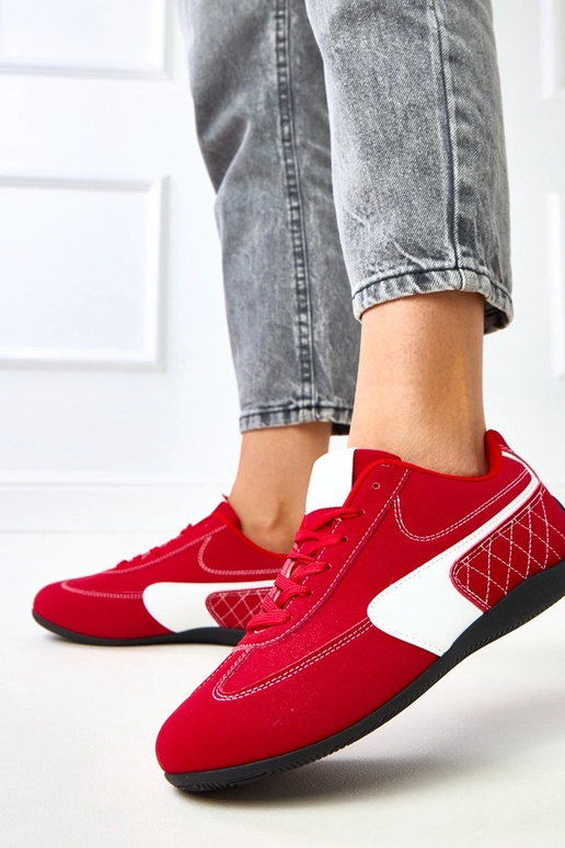 Zapatillas deportivas rojas con... Zapatillas deportivas rojas con...