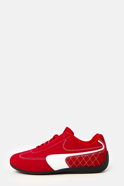 Zapatillas deportivas rojas con... Zapatillas deportivas rojas con...