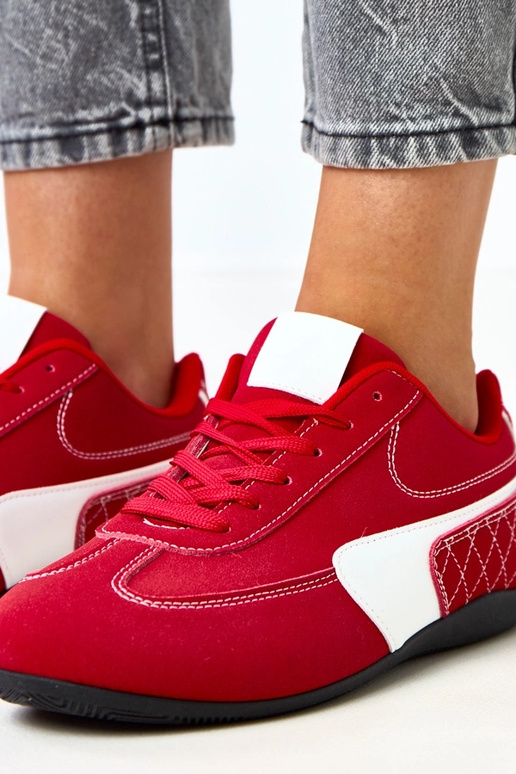 Zapatillas deportivas rojas con... Zapatillas deportivas rojas con...