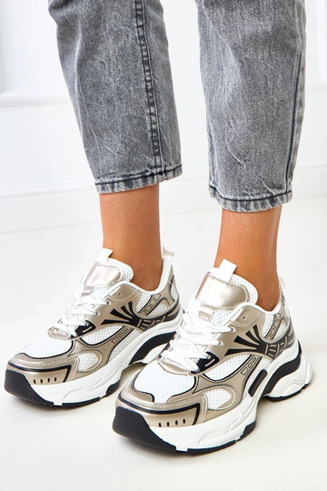 Zapatillas deportivas...