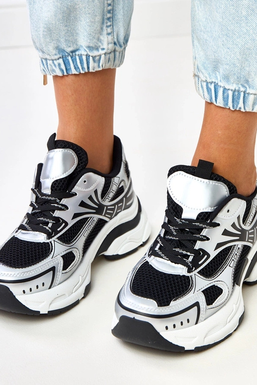 Zapatillas deportivas negras con... Zapatillas deportivas negras con...