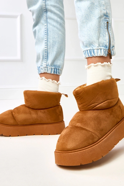 Botas de nieve marrones cálidas con... Botas de nieve marrones cálidas con...