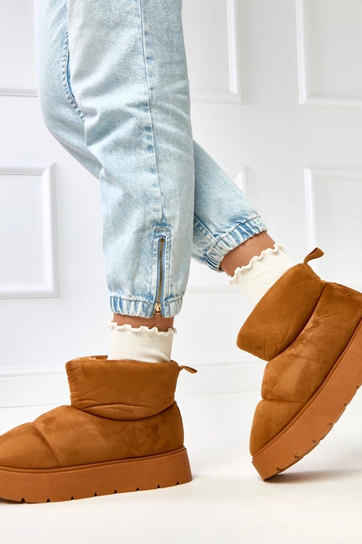 Botas de nieve marrones cálidas con... Botas de nieve marrones cálidas con...