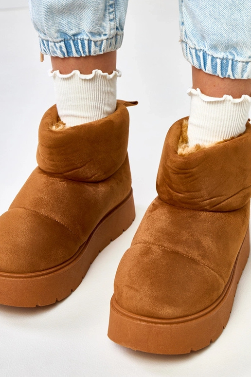 Botas de nieve marrones cálidas con... Botas de nieve marrones cálidas con...