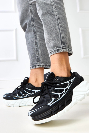 Zapatillas negras con suela... 2