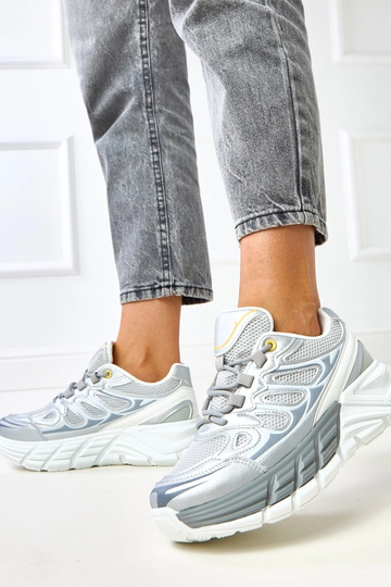 Zapatillas deportivas...