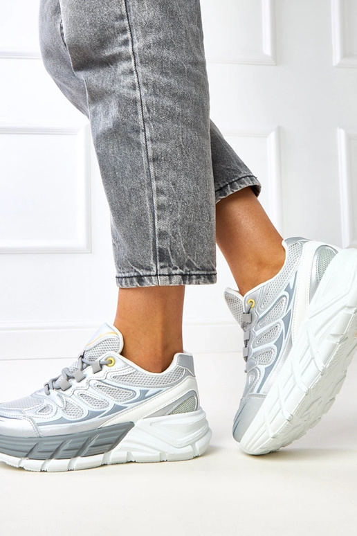 Zapatillas deportivas plateadas con... Zapatillas deportivas plateadas con...