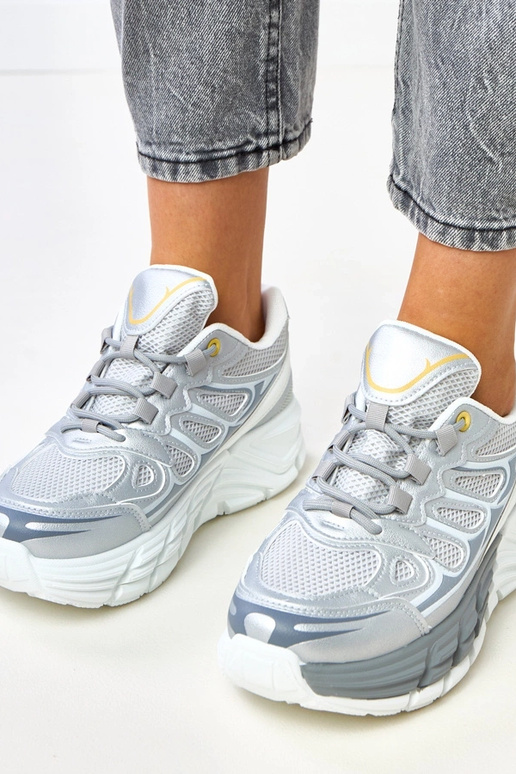 Zapatillas deportivas plateadas con... Zapatillas deportivas plateadas con...