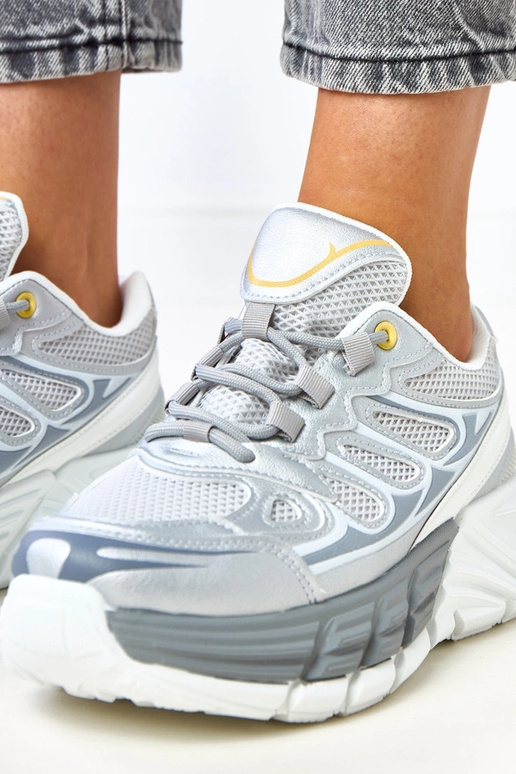 Zapatillas deportivas plateadas con... Zapatillas deportivas plateadas con...