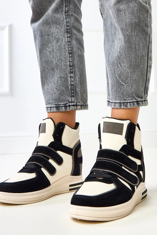 Botas altas en negro y blanco con... Botas altas en negro y blanco con...