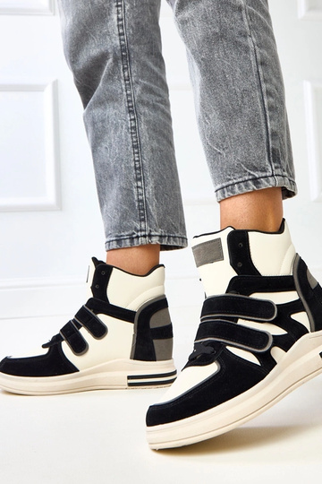 Botas altas en negro y blanco con plataforma oculta Ashni 2