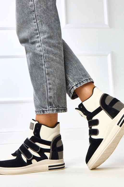 Botas altas en negro y blanco con... Botas altas en negro y blanco con...