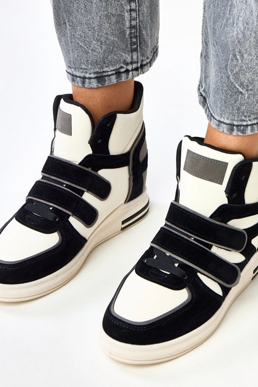 Botas altas en negro y blanco con... Botas altas en negro y blanco con...