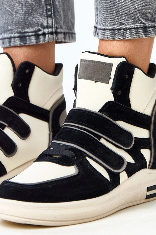 Botas altas en negro y blanco con... Botas altas en negro y blanco con...