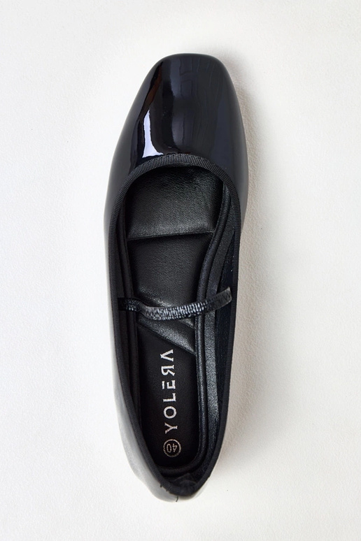 Bailarinas de charol negras con... Bailarinas de charol negras con...