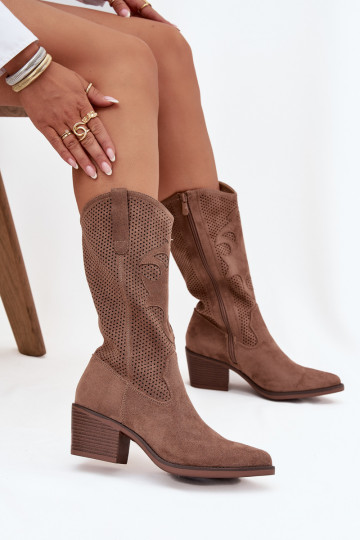 Botas largas de mujer estilo cowboy color arena con elementos de encaje y tacones Olivette