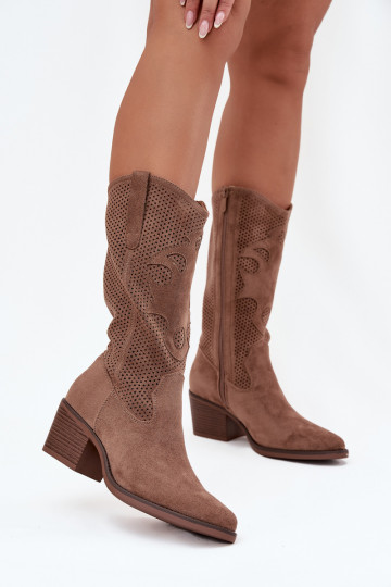 Botas largas de mujer estilo cowboy color arena con elementos de encaje y tacones Olivette 2