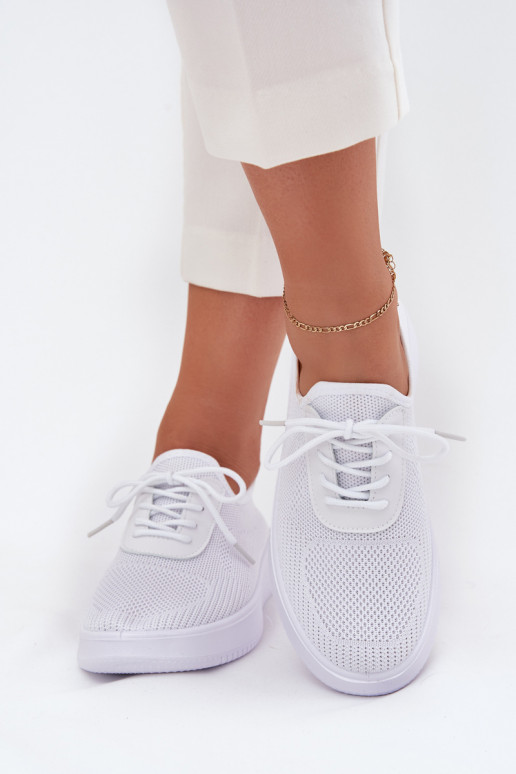 Un modelo convincente zapatillas con una plataforma Femenino el color blanco Kalyra  Un modelo convincente zapatillas con una plataforma Femenino el color blanco Kalyra