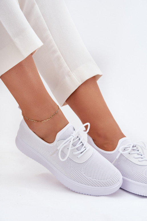 Un modelo convincente zapatillas con una plataforma Femenino el color blanco Kalyra  Un modelo convincente zapatillas con una plataforma Femenino el color blanco Kalyra