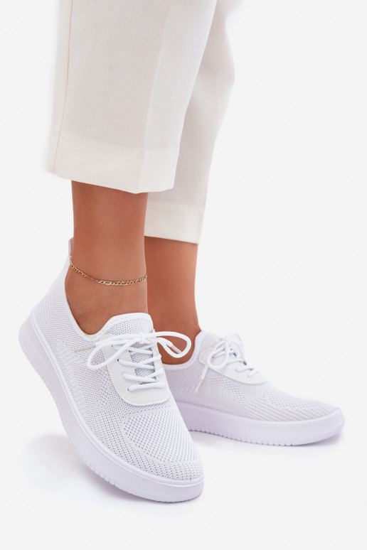Un modelo convincente zapatillas con una plataforma Femenino el color blanco Kalyra  Un modelo convincente zapatillas con una plataforma Femenino el color blanco Kalyra