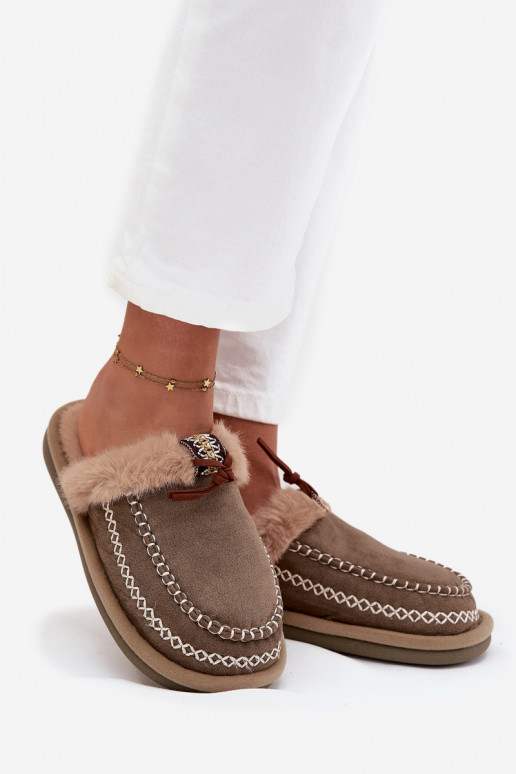 Zapatillas Femenino con un abrigo de piel I Haftem color verde Perivelle