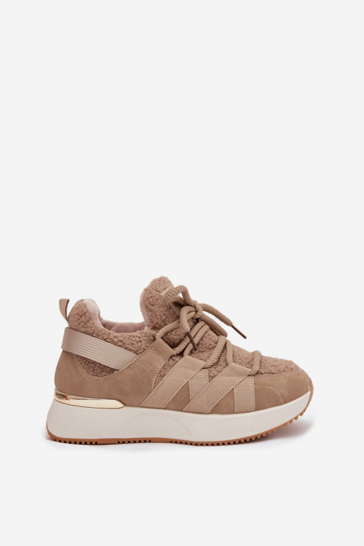 calentamiento Zapatillas modelo zapatos. Femenino con una plataforma beige Juvira calentamiento Zapatillas modelo zapatos. Femenino con una plataforma beige Juvira