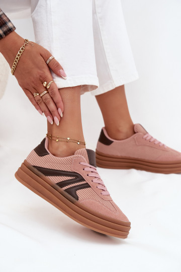 Terciopelo Zapatillas modelo zapatos. Femenino con una plataforma color rosa Skye