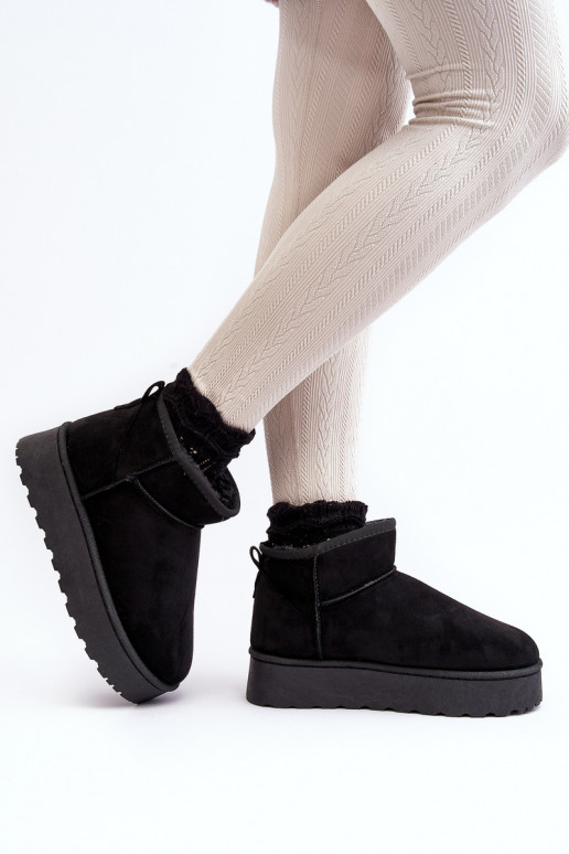 Botas de nieve Femenino con una plataforma calentamiento con pelo dentro de color negro Xamella Botas de nieve Femenino con una plataforma calentamiento con pelo dentro de color negro Xamella