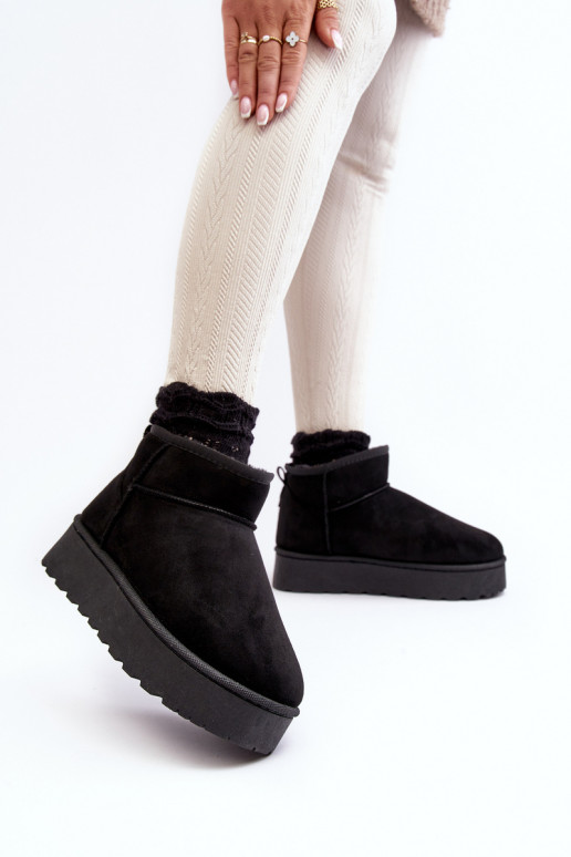 Botas de nieve Femenino con una plataforma calentamiento con pelo dentro de color negro Xamella Botas de nieve Femenino con una plataforma calentamiento con pelo dentro de color negro Xamella