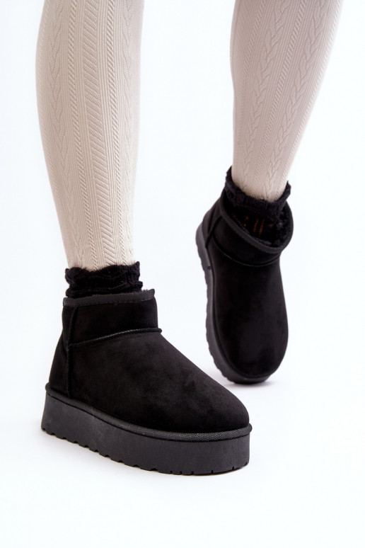 Botas de nieve Femenino con una plataforma calentamiento con pelo dentro de color negro Xamella Botas de nieve Femenino con una plataforma calentamiento con pelo dentro de color negro Xamella