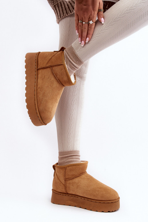 Botas de nieve Femenino con una plataforma calentamiento con pelo dentro color marrón Xamella Botas de nieve Femenino con una plataforma calentamiento con pelo dentro color marrón Xamella