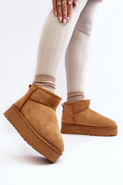 Botas de nieve Femenino con una plataforma calentamiento con pelo dentro color marrón Xamella Botas de nieve Femenino con una plataforma calentamiento con pelo dentro color marrón Xamella