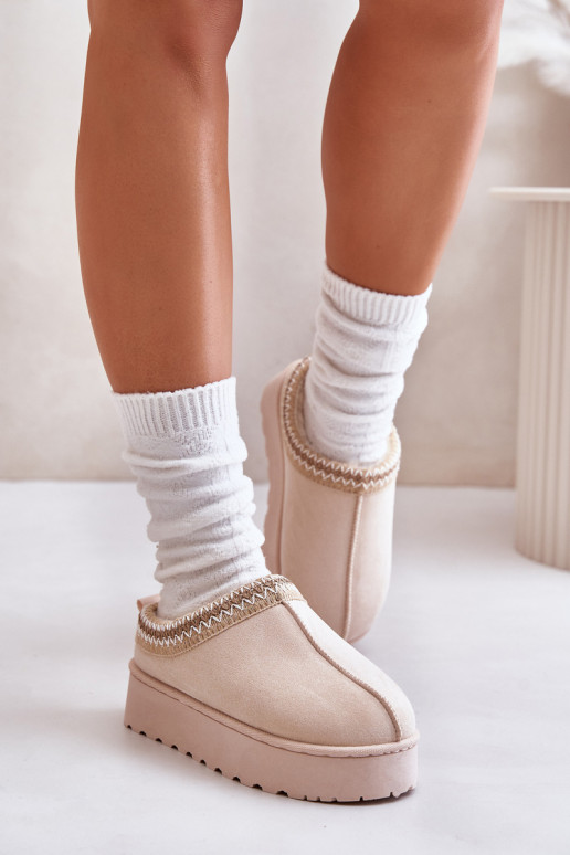 Botas de nieve Femenino con una plataforma calentamiento con pelo dentro color marfil Remenia