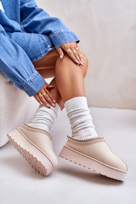 Botas de nieve Femenino con una plataforma calentamiento con pelo dentro color marfil Remenia