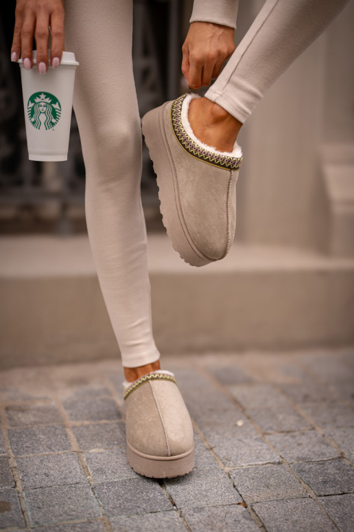 Botas de nieve Femenino con una plataforma calentamiento con pelo dentro color verde Remenia Botas de nieve Femenino con una plataforma calentamiento con pelo dentro color verde Remenia