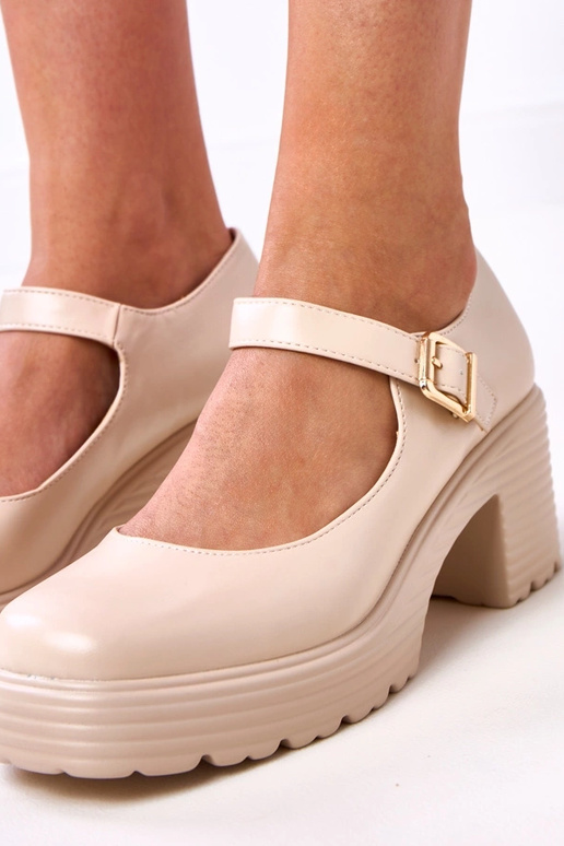 Zapatos de medio tacón color arena... Zapatos de medio tacón color arena...