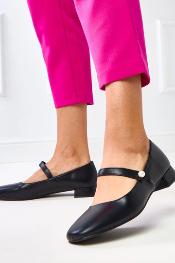 Zapatos bajos negros con...