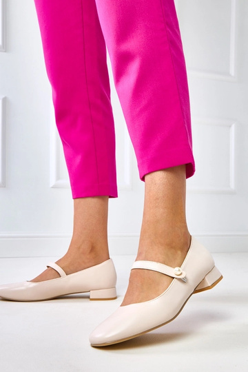 Zapatos color arena con...