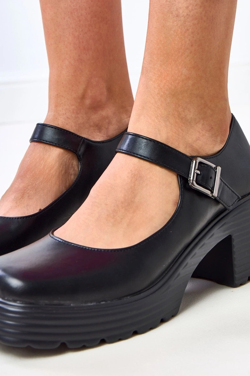 Zapatos de medio tacón negros con... Zapatos de medio tacón negros con...