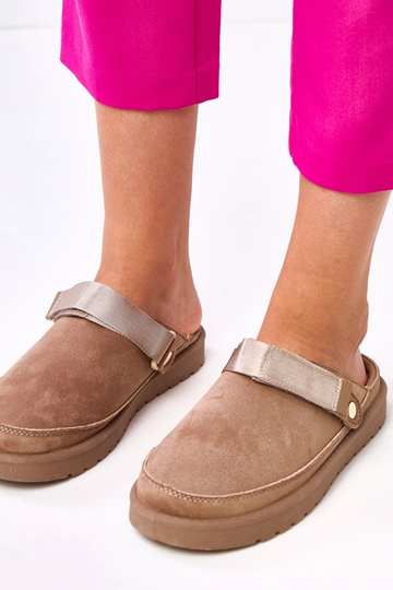 Mules marrones con adhesivo Miluska