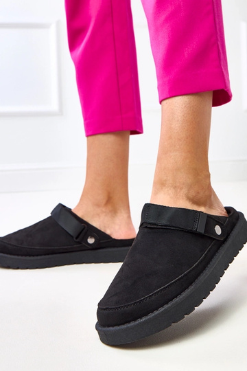 Mules negras con adhesivo Miluska 2