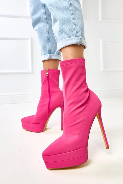 Botines satinados rosas con tacón...