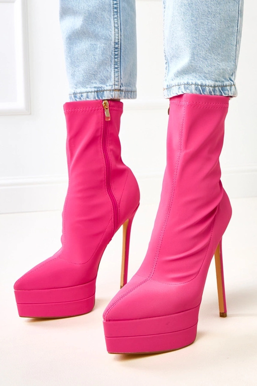 Botines satinados rosas con tacón...